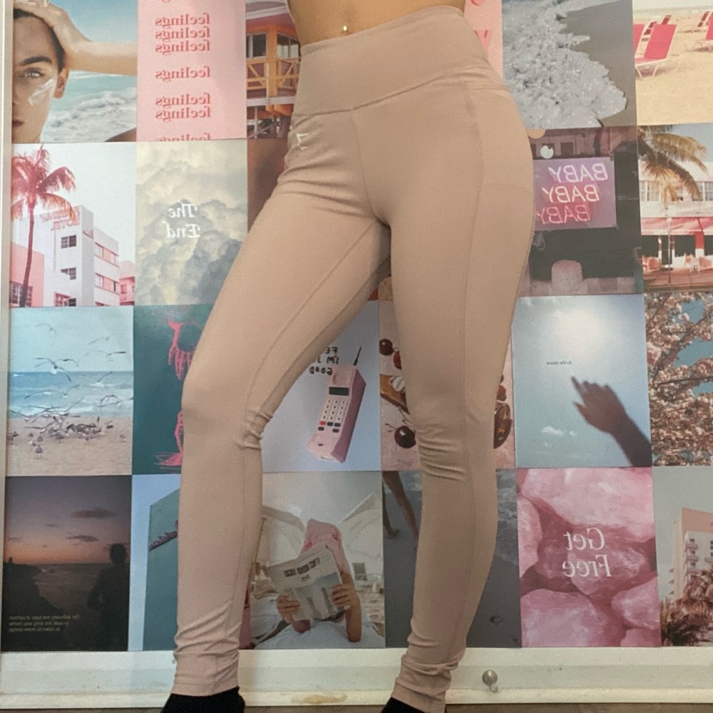Gymshark Beige Leggings with pockets Size